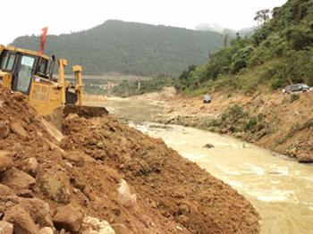 Ngăn sông đợt 1 công trình thủy điện sông Bung 5